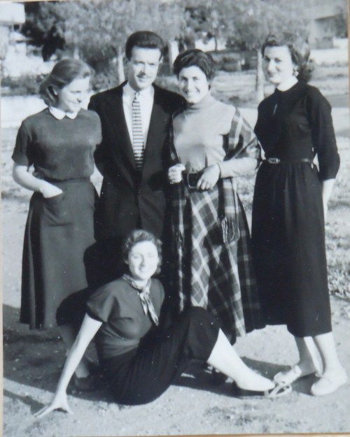 Gr Helen och systrar