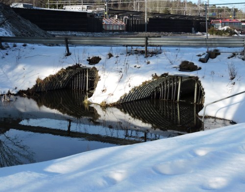 Väsbyån in under garageplanen kr