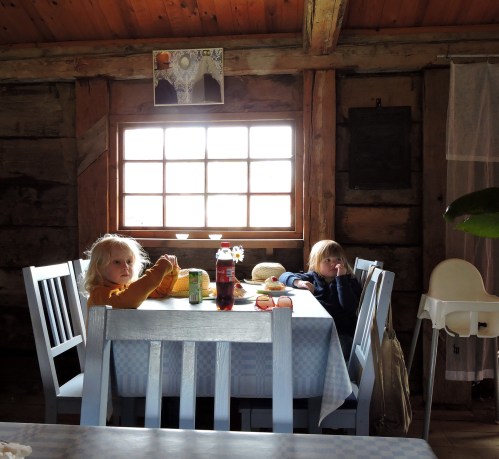 Väntan i kaffestugan